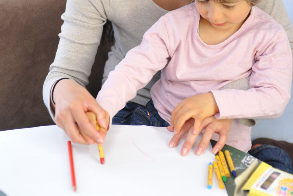 “子育てが、多くの悩みとストレスを生む現代